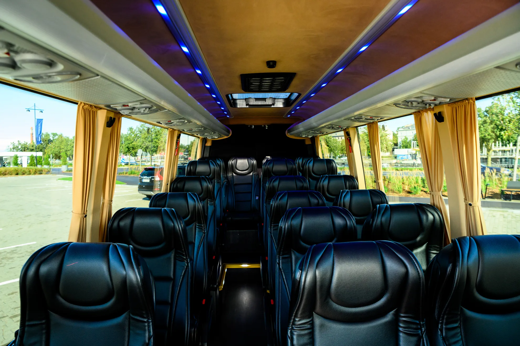 lidostas transfēri ar premium mikroautobusu un šoferi